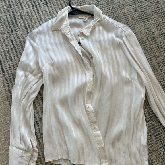 White button down top - Picture 3 of 3